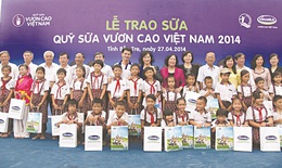 Vinamilk trao gần 77.000 ly sữa của Quỹ “Vươn cao Việt Nam” cho trẻ em tỉnh Bến Tre