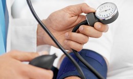 Người cao huyết áp tránh và thận trọng dùng thuốc thông thường gì?