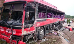 Tai nạn giao thông kinh hoàng làm 14 người thương vong