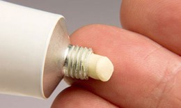 Thuốc b&#244;i c&#243; corticoid: Kh&#244;ng l&#224;nh như bạn nghĩ