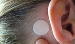 Bạn đã biết cách dùng miếng dán chống say xe?