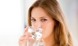 Không nên uống nước trước bữa ăn