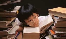 Giúp con đối phó vấn nạn học quá tải