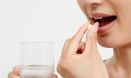 Người viêm gan có nên uống thuốc đông và tây y cùng lúc?