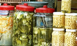 5 cách để ăn dưa muối không lo bị ngộ độc