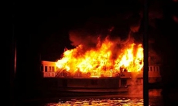 Vụ cháy tàu trên vịnh Hạ Long: Nguyên nhân do chập điện