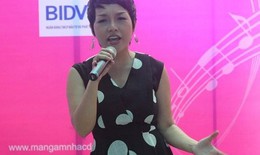 Thái Thùy Linh “trốn con” đi hát tặng bệnh nhân sau 2 tháng sinh em bé