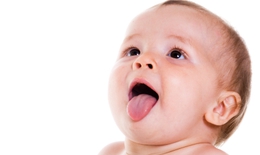 Nguyên nhân trẻ sơ sinh bị tưa miệng