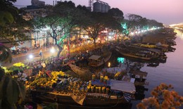 Nhộn nhịp chợ hoa nổi duy nhất ở Sài Gòn