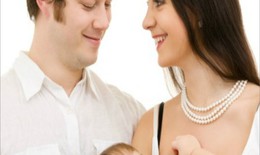 10 việc bố nên làm trong giai đoạn con bú sữa mẹ
