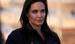Angelina Jolie tiếp tục cắt bỏ buồng trứng
