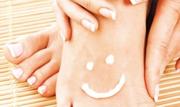 Chân nứt nẻ mắc bệnh gì?