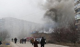 Miền đông Ukraine rung chuyển vì rocket, 30 người chết