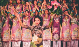 Hoa hậu Kỳ Duyên đẹp rạng ngời tại Festival nghề truyền thống Huế