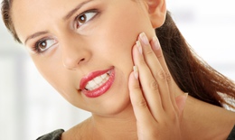 Thói quen làm trầm trọng bệnh nghiến răng
