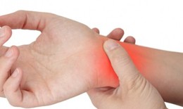 Dùng corticosteroid trong điều trị bệnh khớp