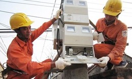 Cắt điện hàng loạt, bất chấp trời nắng nóng