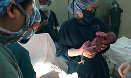 Bộ trưởng Bộ Y tế gửi thư khen các bác sĩ liên viện cứu sống trẻ sơ sinh 1 ngày tuổi