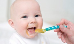 Bé 6 tháng tuổi có nên cho ăn cháo trứng?
