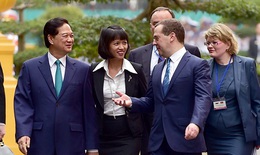 Thủ tướng Medvedev đề nghị Việt Nam cùng Nga chế biến dầu