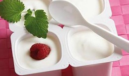 Có nên ăn sữa chua khi uống kháng sinh?