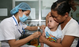 Nghiêm cấm tiêm vắc-xin cho trẻ tại nhà