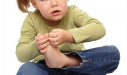 Nhức mỏi chân ở trẻ là do thiếu canxi?