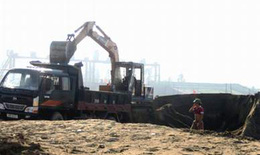 Nạn khai thác cát bừa bãi ở Thanh Hóa: Không chống được thì... thỏa hiệp?