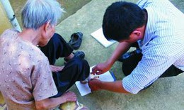 Chuyện đôi dép và những mảnh đời bệnh nhân phong