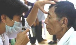 Dùng thuốc trong thoái hóa hoàng điểm