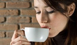 Mẹ dùng chất caffeine không liên quan đến giấc ngủ đứa con