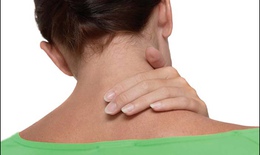 Ai dễ bị chèn ép đốt sống cổ?