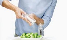 Ăn mặn dễ gây viêm họng