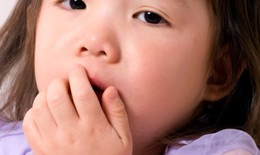 Trẻ bị ho phải ăn kiêng?