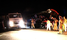 Tai nạn xe khách liên hoàn trong đêm, hơn 20 người nhập viện