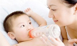 7 sai lầm “kinh điển” khi pha sữa bột cho con
