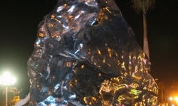 Cung tiến đá quý nặng 40 tấn cho Quảng trường Hồ Chí Minh