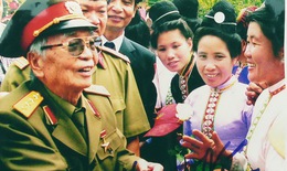 Chùm ảnh: Đại tướng Võ Nguyên Giáp thăm lại chiến trường Điện Biên Phủ