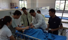 Dồn sức cấp cứu nạn nhân sau vụ tai nạn đón dâu thảm khốc tại Quảng Nam