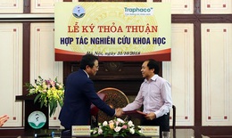 Đại học Dược H&#224; Nội v&#224; C&#244;ng ty cổ phần Traphaco k&#253; thỏa thuận hợp t&#225;c nghi&#234;n cứu khoa học