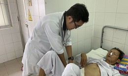 30 phút cứu sống bệnh nhân chảy máu ồ ạt tuyến thượng thận
