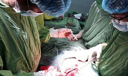 Liên tiếp cứu sống 2 ca chấn thương xuyên tim