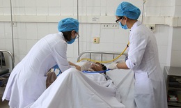 Quảng Ninh: Cứu bệnh nhân bị mảnh kim loại đâm xuyên... cổ