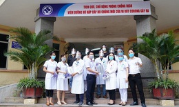 Thầy thuốc tìm tòi làm kính bảo hộ ngăn giọt bắn dự phòng COVID - 19