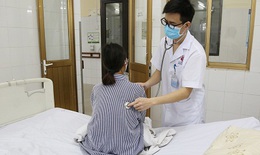 Tự &#253; ngừng uống thuốc, sản phụ đột ngột mất &#253; thức