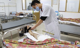 1 ca mổ, 2 kíp phẫu thuật cứu người đàn ông thoát phải cắt chân