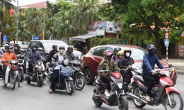 Nắng "khủng khiếp" người già trẻ nhỏ ồ ạt nhập viện