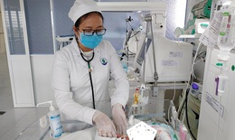Phẫu thuật thành công bé 28 tuần tuổi viêm phúc mạc do thủng tạng rỗng