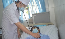 Gia đ&#236;nh bu&#244;ng xu&#244;i, b&#225;c sĩ cứu bệnh nh&#226;n khỏi &quot;tử thần&quot;