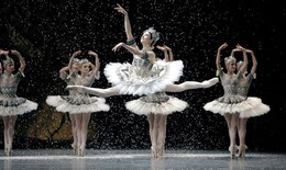 Lạc vào thế giới thần tiên qua đêm hoa lệ Ballet Paris